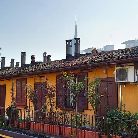 Typical Attic Isola/garibaldi Apartment *