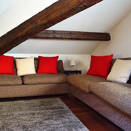 Apartamento Typical Attic Isola/garibaldi Milão