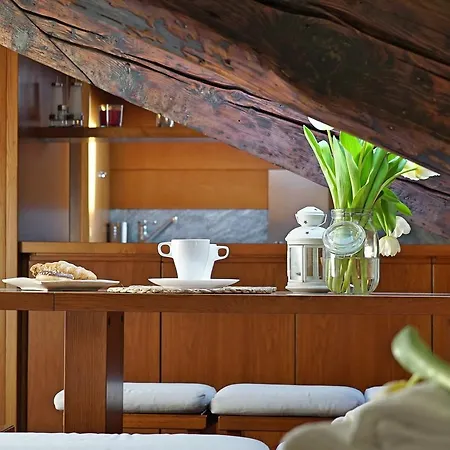 Typical Attic Isola/garibaldi *